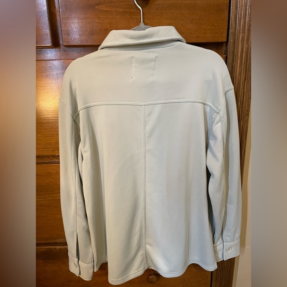 Button up - Picture 3 of 3